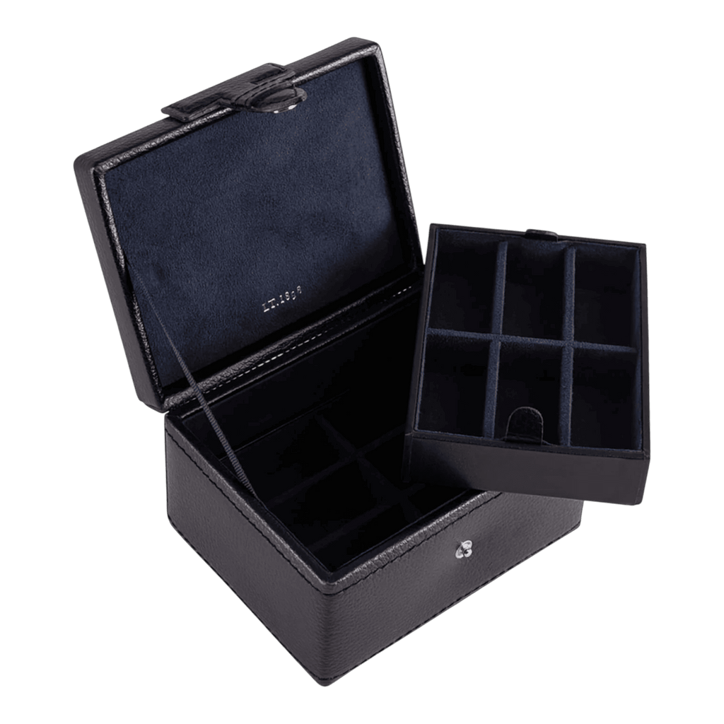 BOX BOX OF LEATHER SLEEVES