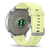 Venu® 4 - 45 mm  Silver avec bracelet en silicone jaune citron - 010-03014-02