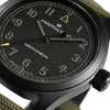 Hamilton Khaki Field Call of Duty H69469930 - détail du cadran noir et jaune